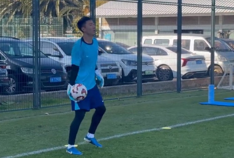 体育赛事-方镜淇：肯定会尽我最大能力帮助球队，帮助年轻球员成长