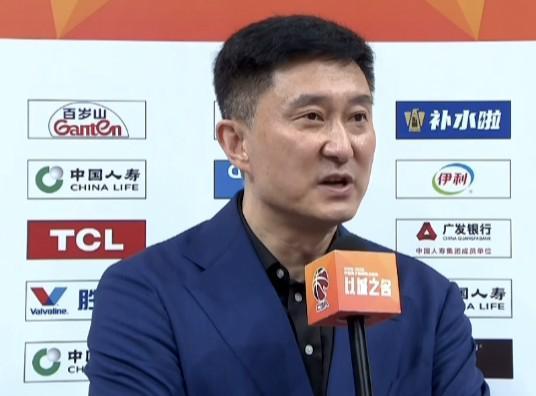 杜锋:多人有伤依然顽强拼搏,赢球的关键就是广东篮球的精神
